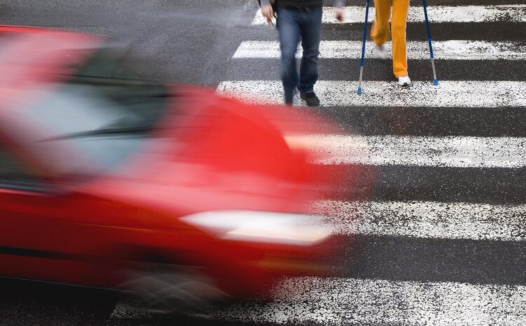 Tips To Stay Safe While Walking Near Traffic